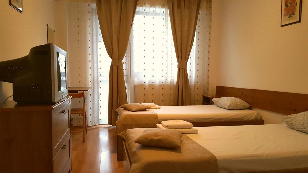 Floarea Soarelui Hotel Cheia  Exterior photo